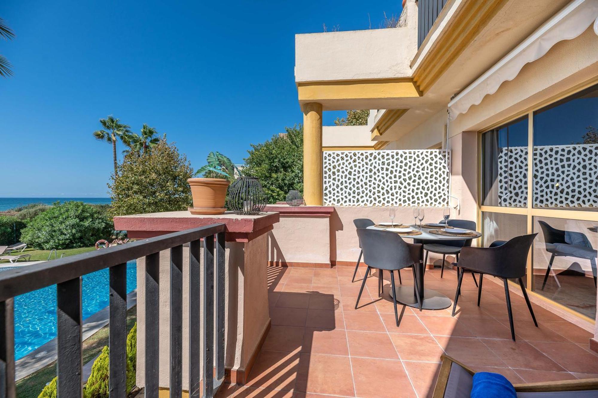 Front Line Beach Studio Apartment Marbella Exterior foto