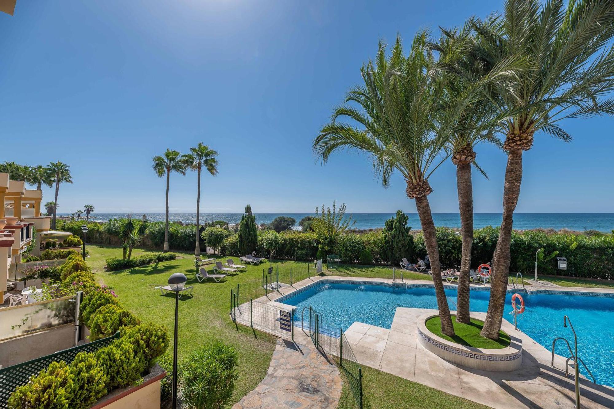 Front Line Beach Studio Apartment Marbella Exterior foto